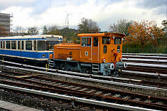 Diesellokomotive 8903 mit den aus Nürnberg heimgekehrten A-Wagen 103 und 104