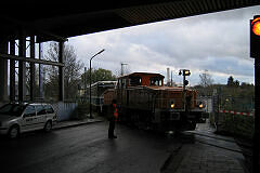 Akkulok 8951 mit Wagen 103 und 104 nach deren Transport von Nürnberg nach München