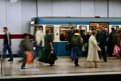 A-Wagen 335 als U1 im U-Bahnhof Hauptbahnhof
