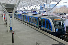 C2-Zug 714 als U6 im U-Bahnhof Fröttmaning