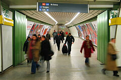 Verbindungstunnel von der U4/U5-Ebene zur U3/U6 im U-Bahnhof Odeonsplatz