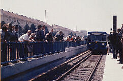 19. Oktober 1971: Der erste feierliche U-Bahnzug erreicht den U-Bahnhof Studentenstadt