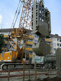 Schlitzwandbagger U-Bahnbaustelle Moosach