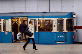 A-Wagen-Prototyp 093 als U1 im U-Bahnhof Hauptbahnhof