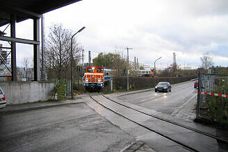 Akkulok mit Wagen 103 und 104 auf dem Verbindungsgleis U-Bahn - DB auf der Rückfahrt von Nürnberg