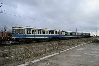 A-Wagen 103 und 104 auf der Rückkehr von Nürnberg vor der Einfahrt Laim Rangierbahnhof