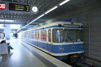 A-Wagen 104 in Nürnberg im U-Bahnhof Flughafen