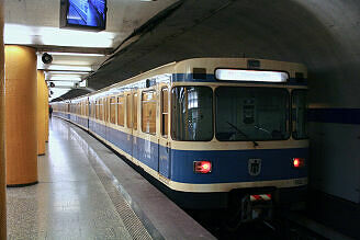 A-Wagen 112 als U3 im U-Bahnhof Poccistraße