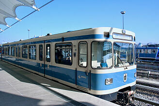 A-Wagen 113 als U6 im U-Bahnhof Fröttmaning