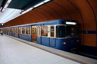 A-Wagen 115 als U3 im U-Bahnhof Marienplatz