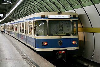 A-Wagen 119 als U5 im U-Bahnhof Odeonsplatz