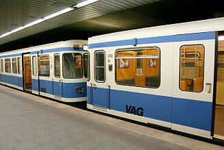 A-Wagen 126 zusammen mit Wagen 108 in Nürnberg