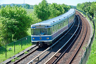 A-Wagen 131 als U6 bei der Einfahrt in den U-Bahnhof Garching-Hochbrück