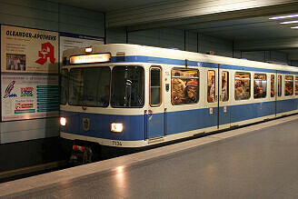 A-Wagen 134 als U3 im U-Bahnhof Goetheplatz