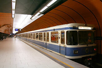 A-Wagen 134 als U3 im U-Bahnhof Marienplatz