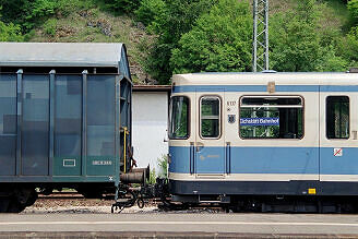 Überführung dreier U-Bahn-Wagen 2003 nach Nürnberg – Adapterwagen an A-Wagen 137