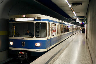 A-Wagen 150 als U5 im U-Bahnhof Hauptbahnhof