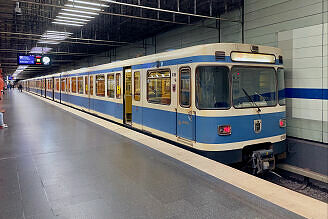 A-Wagen 166 als U3 im U-Bahnhof Odeonsplatz