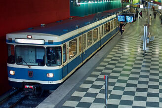 A-Wagen 167 als U2 im U-Bahnhof Josephsburg