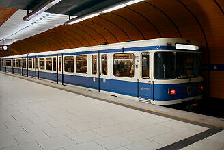 A-Wagen 170 als U6 im U-Bahnhof Marienplatz