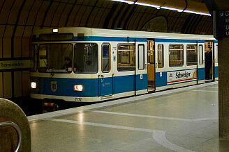 A-Wagen 172 als U4 im U-Bahnhof Theresienwiese