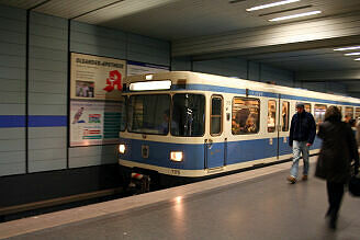 A-Wagen 175 als U6 im U-Bahnhof Goetheplatz