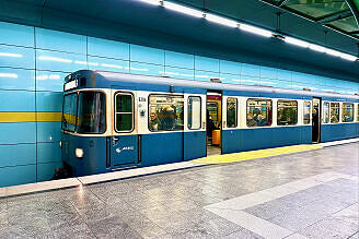 A-Wagen 204 als U4 im U-Bahnhof Böhmerwaldplatz