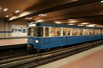 A-Wagen 211 als U3 im U-Bahnhof Implerstraße