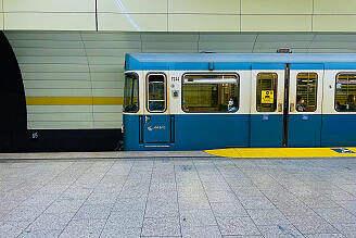 A-Wagen 244 im U-Bahnhof Karlsplatz (Stachus)