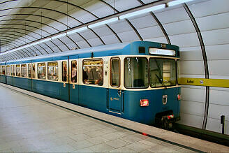 A-Wagen 248 als U5 im U-Bahnhof Lehel