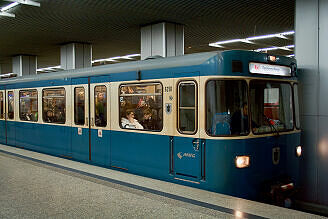 A-Wagen 250 als U2 im U-Bahnhof Hauptbahnhof