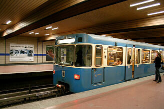 A-Wagen 345 im U-Bahnhof Implerstraße