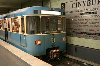 A-Wagen 346 im U-Bahnhof Odeonsplatz (U3/U6)