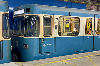 A-Wagen 363 im U-Bahnhof Sendlinger Tor als U6 zum Harras