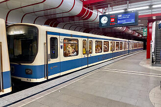 B-Wagen 501 als U5 im U-Bahnhof Ostbahnhof