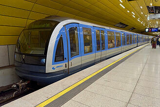 C-Zug 602 als U2 im U-Bahnhof Sendlinger Tor