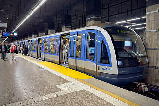 C-Zug 605 als U2 im U-Bahnhof Hauptbahnhof