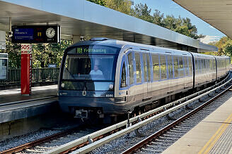 C-Zug 606 als U6 bei der Einfahrt in den U-Bahnhof Kieferngarten