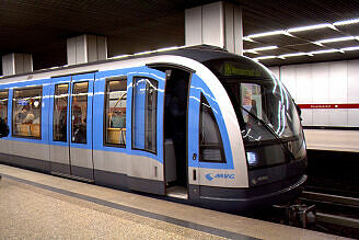 C-Zug 610 als U2 im U-Bahnhof Hauptbahnhof