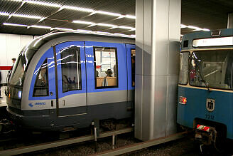 C-Zug 611 als U2 im U-Bahnhof Hauptbahnhof