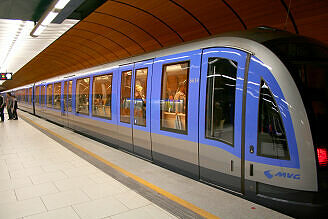 C-Zug 614 im U-Bahnhof Marienplatz