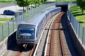 C-Zug 614 als U6 bei der Einfahrt in den U-Bahnhof Garching-Hochbrück