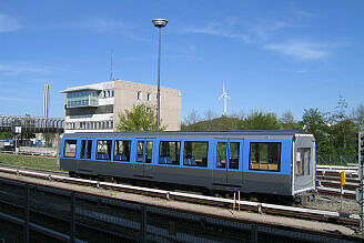 Mittelwagen 8765 des C-Zuges 615 mit Getriebeschaden im Betriebshof