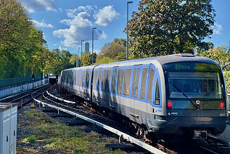 C-Zug 617 als U6 bei der Ausfahrt aus dem U-Bahnhof Studentenstadt