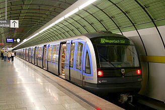 C-Zug 618 als U5 im U-Bahnhof Odeonsplatz