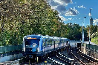 C2-Zug 719 als U6 bei der Einfahrt in den U-Bahnhof Studentenstadt