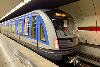 C2-Zug 739 als Fahrschule im U-Bahnhof Fraunhoferstraße