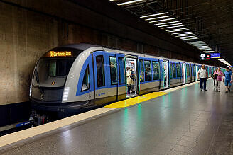 C-Zug 763 als U3 im U-Bahnhof Goetheplatz