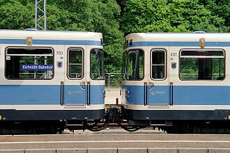 Überführung dreier U-Bahn-Wagen 2003 – Aufenthalt zum Wasserfassen in Eichstätt Bahnhof, hier A-Wagen 123 mit 121