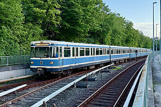 A-Wagen 134 bei der Einfahrt in den U-Bahnhof Studentenstadt als Überführung in den Betriebshof